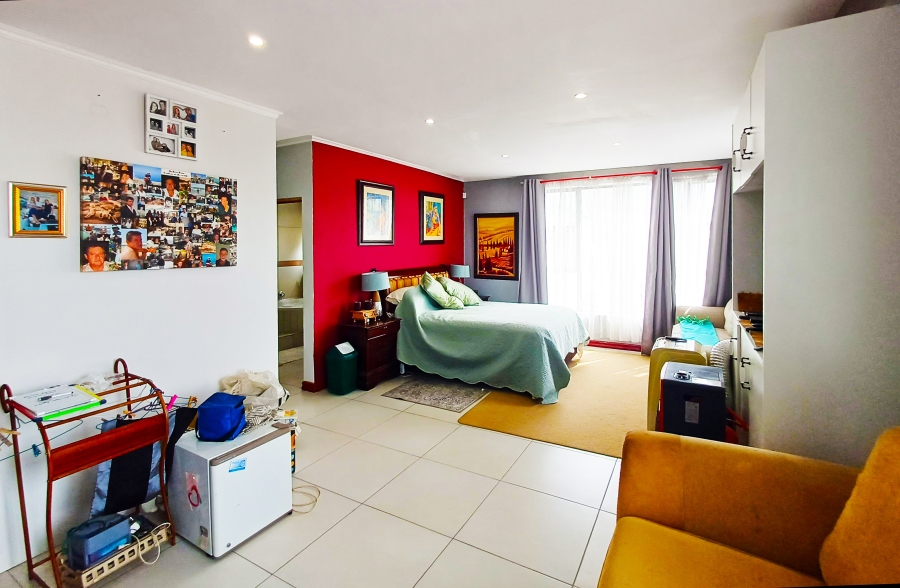 7 Bedroom Property for Sale in Kleinmond Western Cape